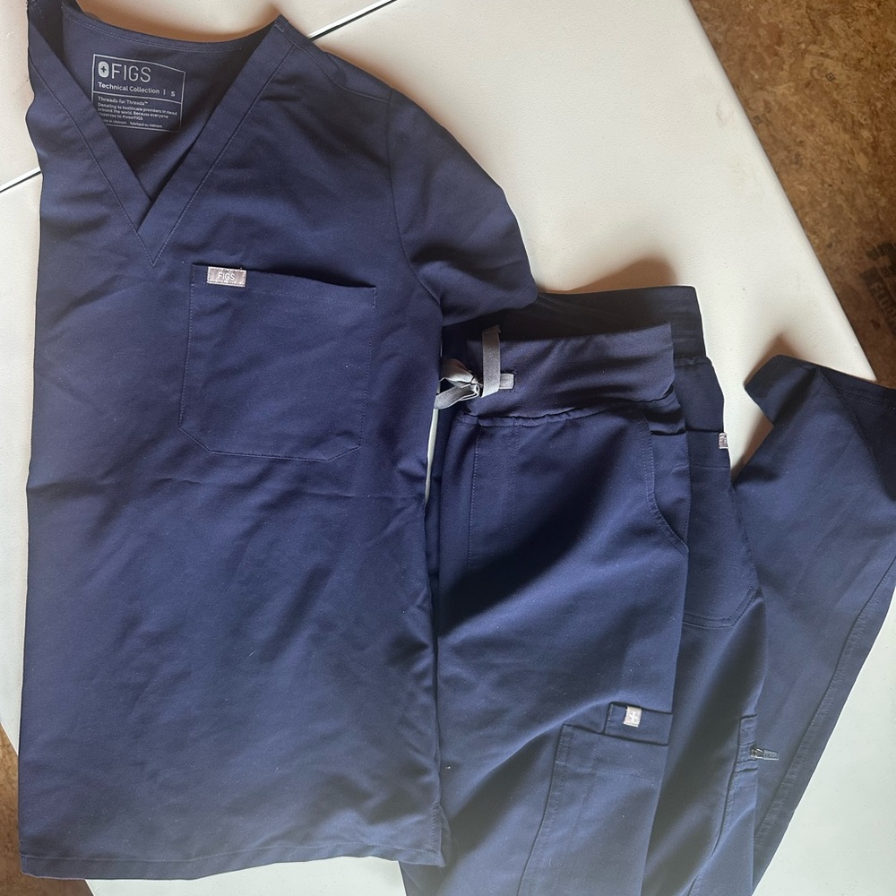 FIGS navy blue Scrub set